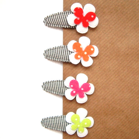 Collection Giulia Barrette Bebe Et Petite Fille A Fleur Et Papillon Plein De Bisous